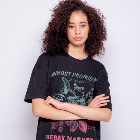 REMERA BERRY MARKET Negro