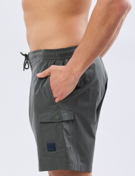 SHORT CARGO DE BAÑO LISO Verde