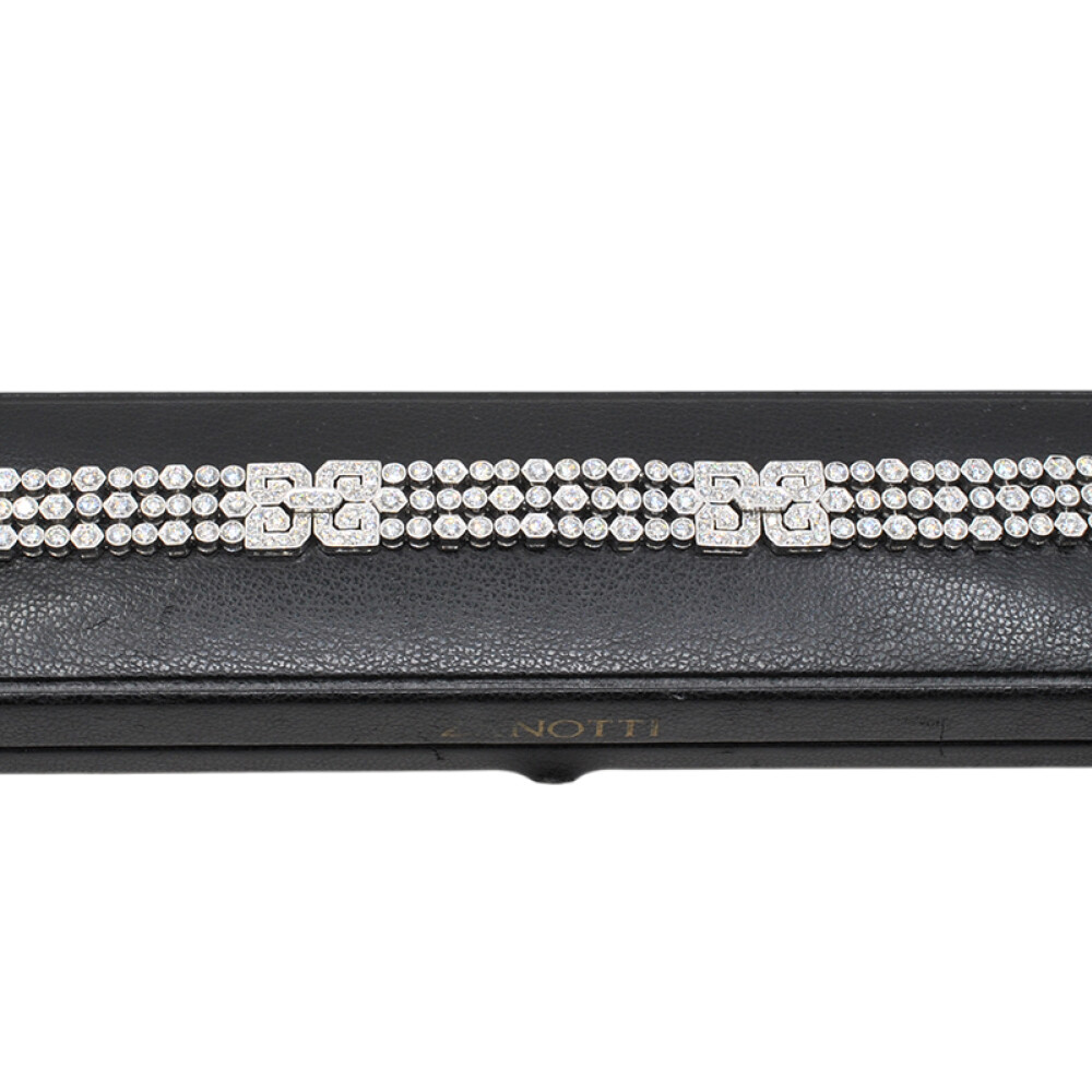 Hermosa pulsera en oro 18k y brillantes. Hermosa pulsera en oro 18k y brillantes.