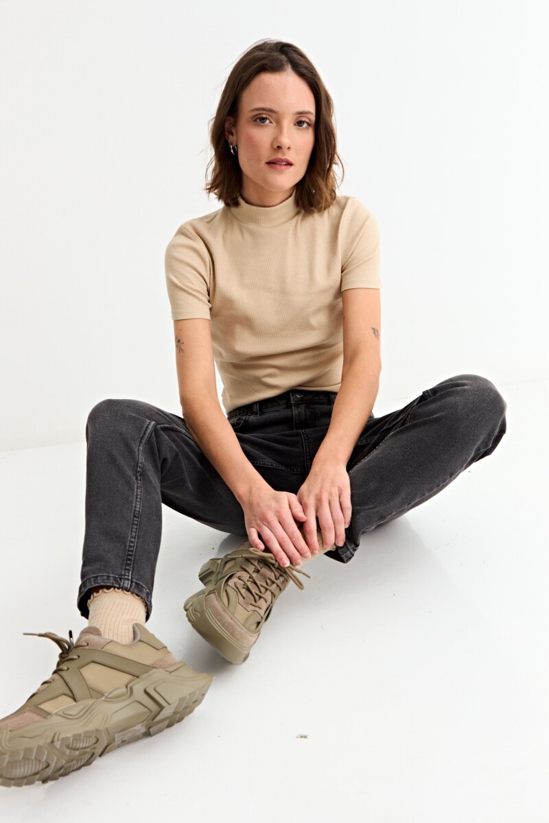 Remera m/c con cuello media polera - Beige 