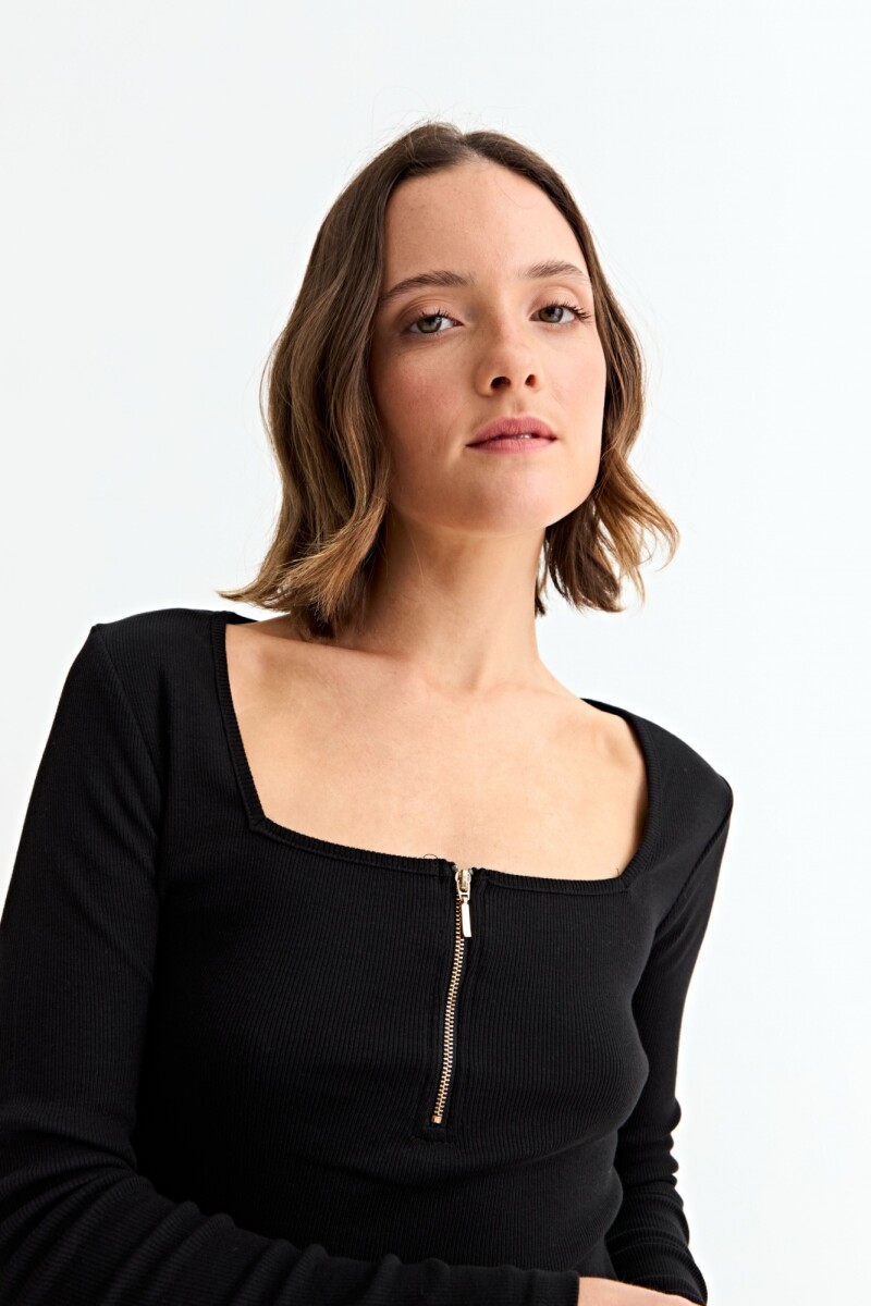 Remera m/l con cierre frontal NEGRO