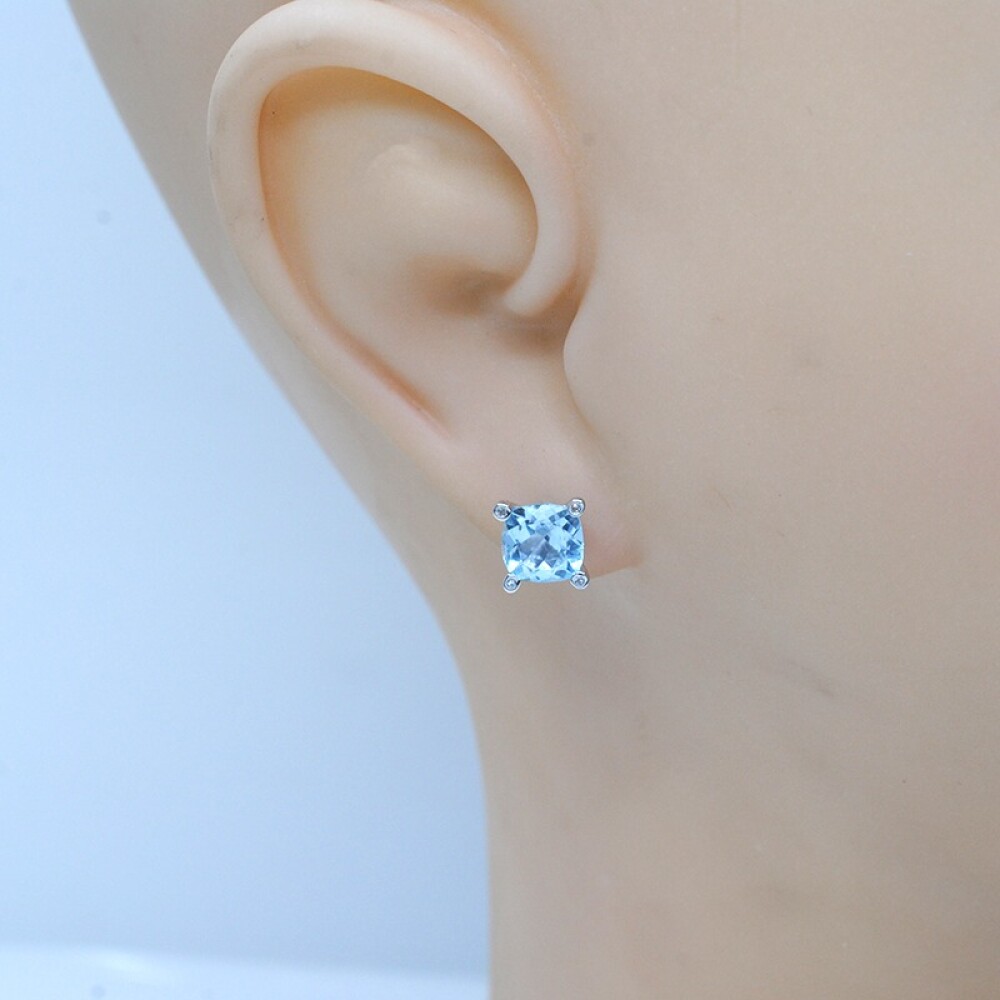 Caravanas oro 18k blanco , topacio azul y brillantes Caravanas oro 18k blanco , topacio azul y brillantes