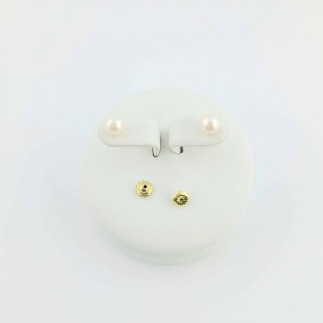 Par de caravanas oro 18ktes y perla de cultivo, 4 1/2 mm. Par de caravanas oro 18ktes y perla de cultivo, 4 1/2 mm.