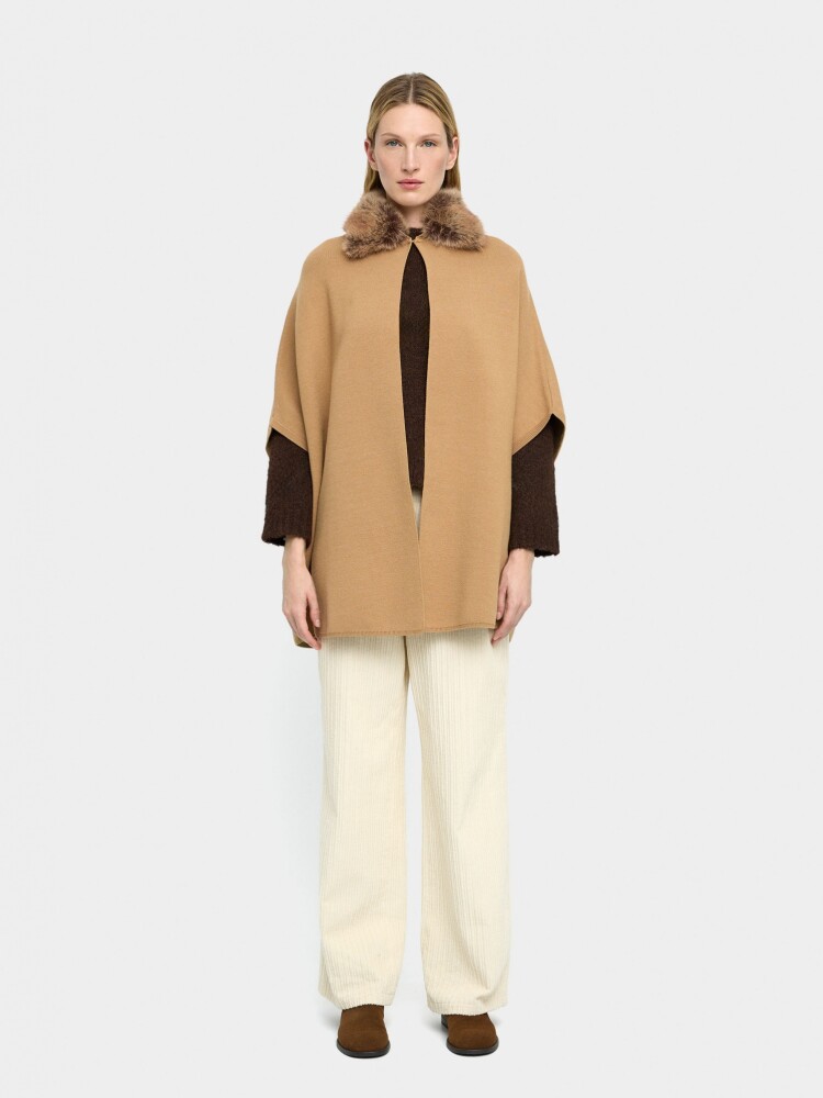 Poncho De Punto Cuello Efecto Pelo camel