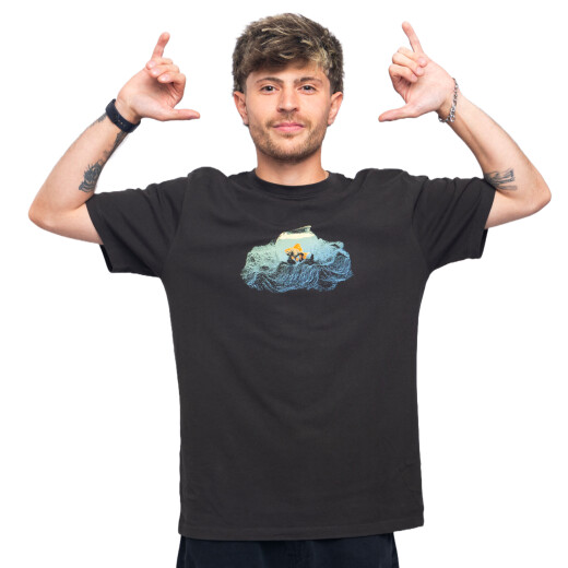 Remera La isla x La Vela - Pez Escampar Remera La isla x La Vela - Pez Escampar
