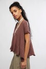 REMERA SWING ALONG Marron