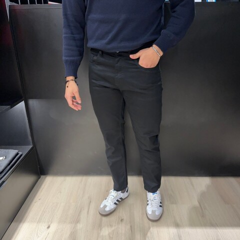Pantalón 5 bolsillos NEGRO