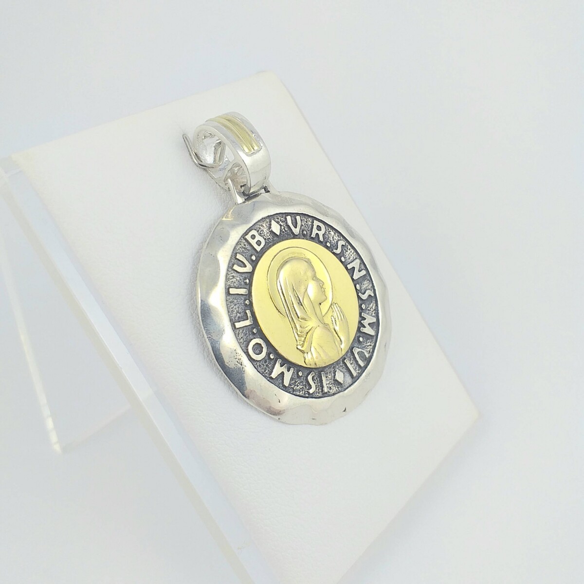 Medalla religiosa de plata 925 con detalles de double en oro 18Ktes, Virgen Niña, diámetro 33mm. 