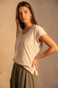 Remera Bordada Alodón Flame Beige