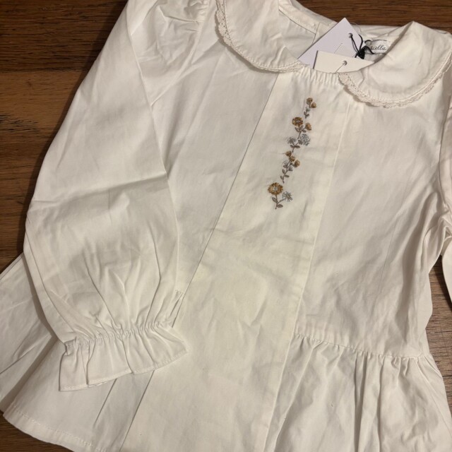 Blusa flores khaki Blusa flores khaki