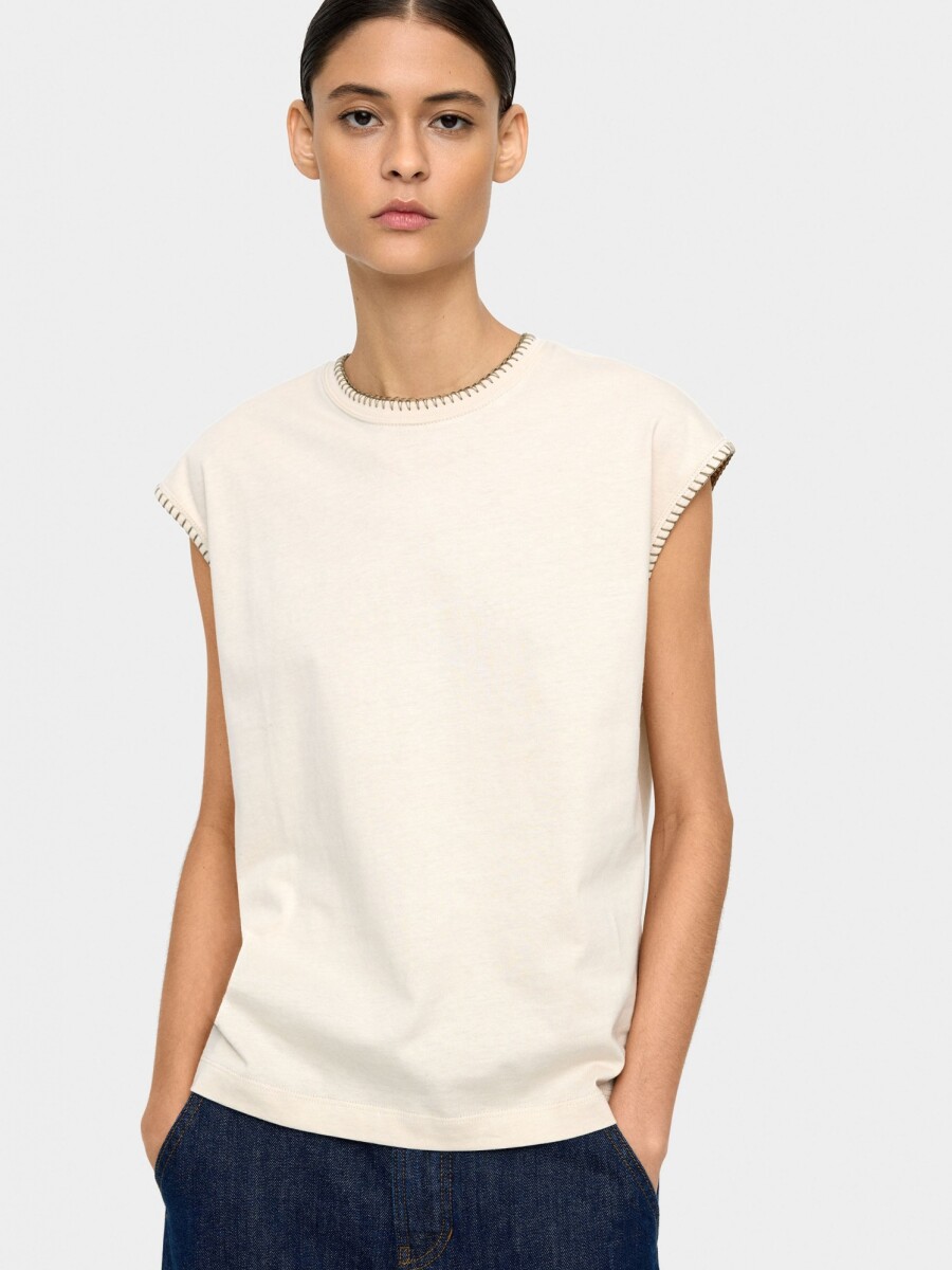 Camiseta Con Bordes Marcados 100% Algodón crudo