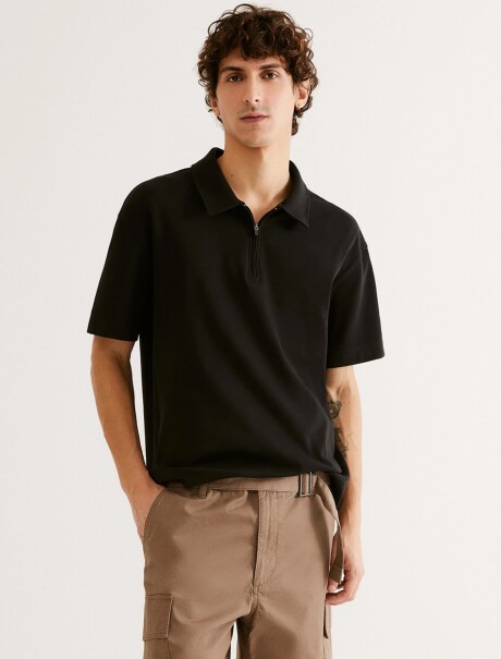 CAMISA DE CUELLO CON CIERRE NEGRO