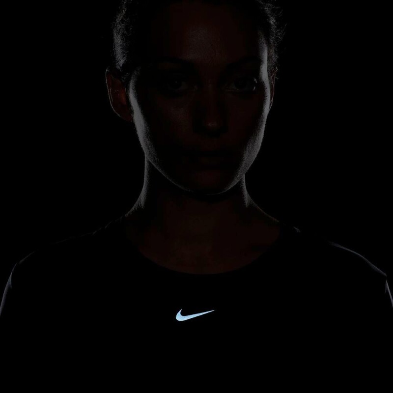 Remera Nike One Classic de Mujer Negro