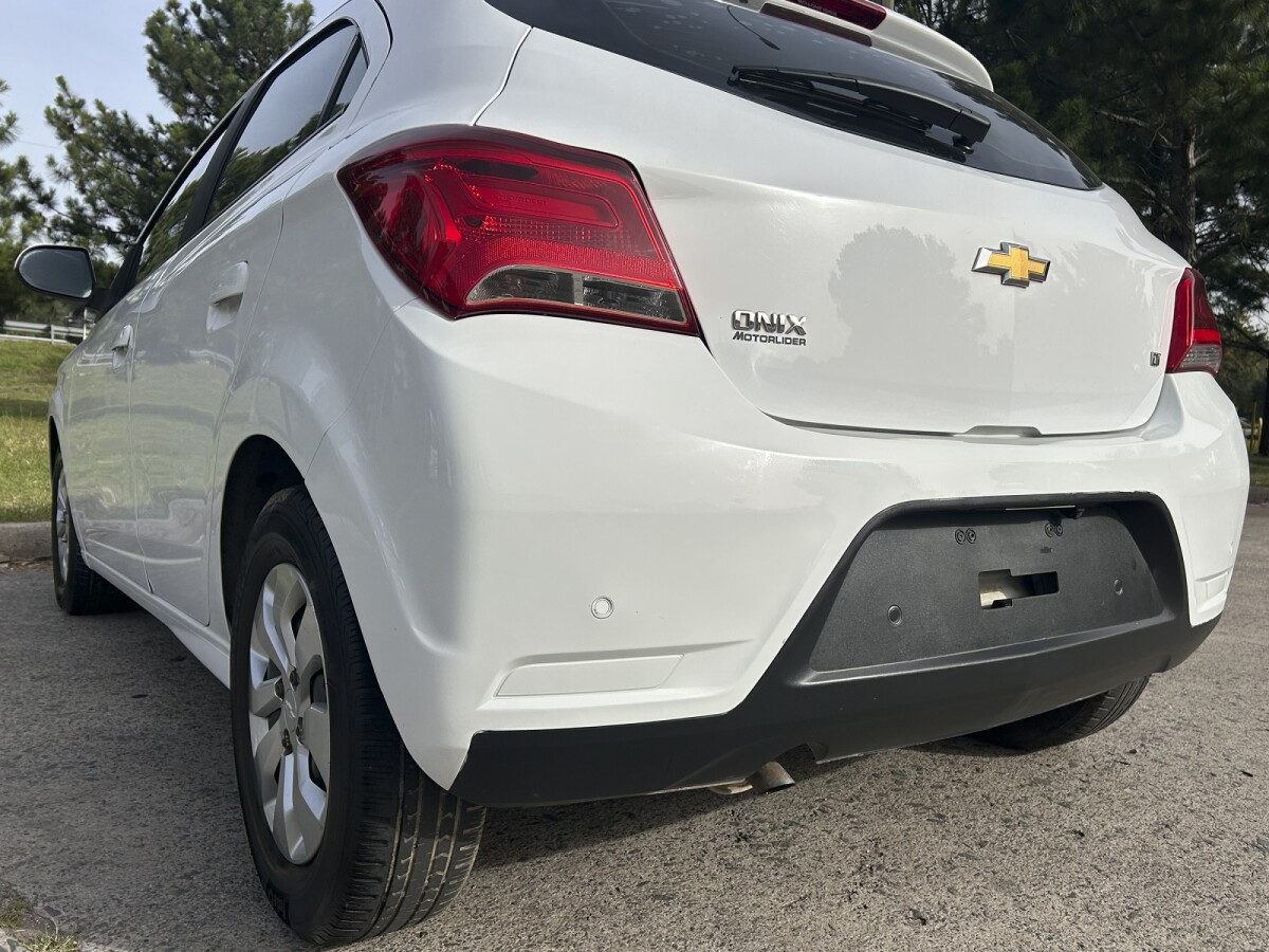 Chevrolet Onix Lt 2019 EXCELENTE ESTADO!| Permuta / Financia Chevrolet Onix Lt 2019 EXCELENTE ESTADO!| Permuta / Financia