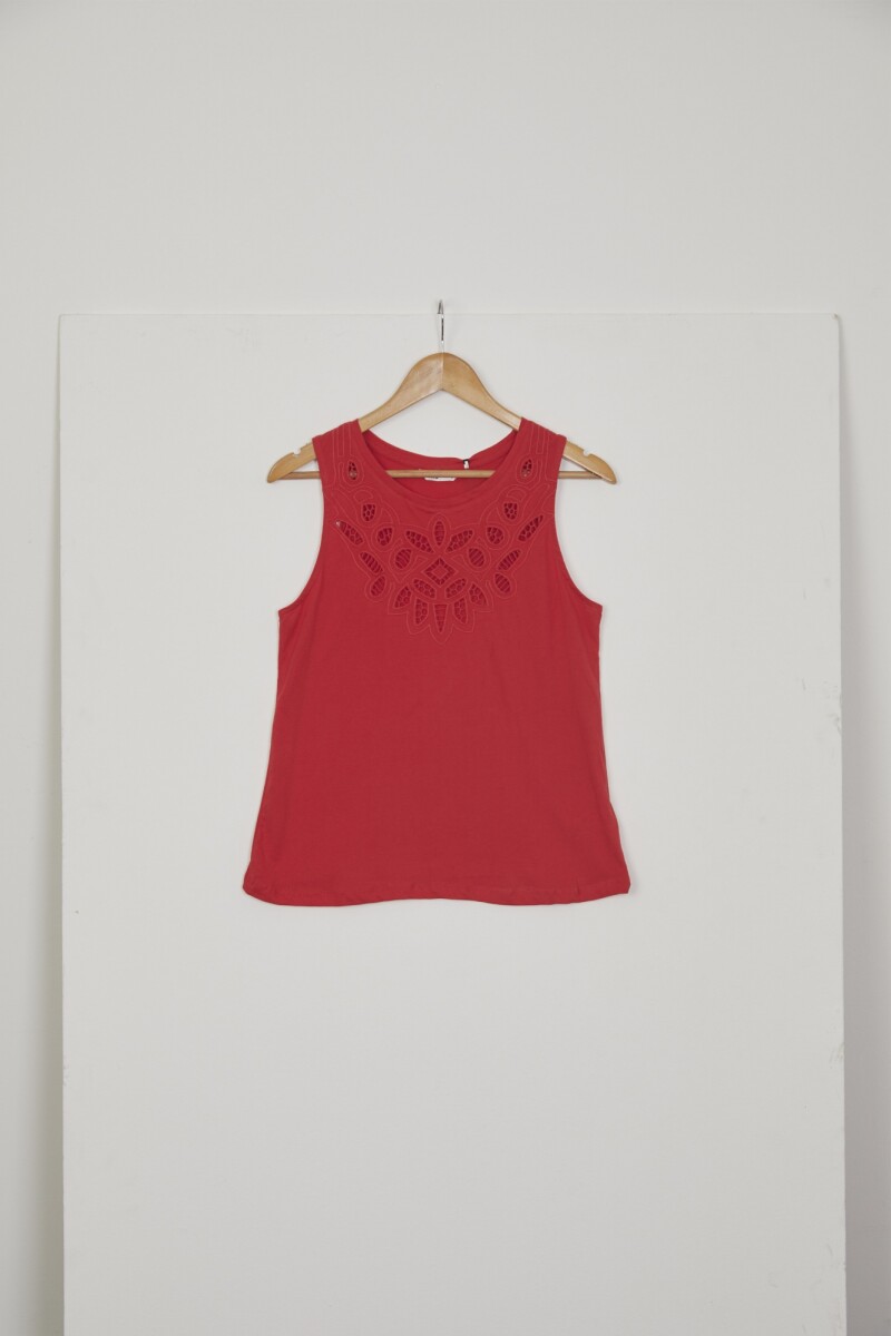 Musculosa con bordado y calado - rojo 