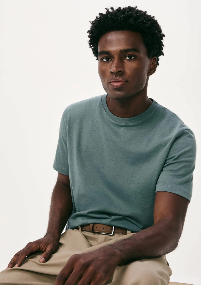 CAMISETAS BÁSICAS REGULAR WORLD - VERDE 