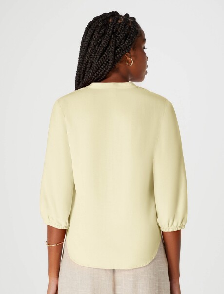 BLUSA ESCOTE V CON BOTONES DORADO