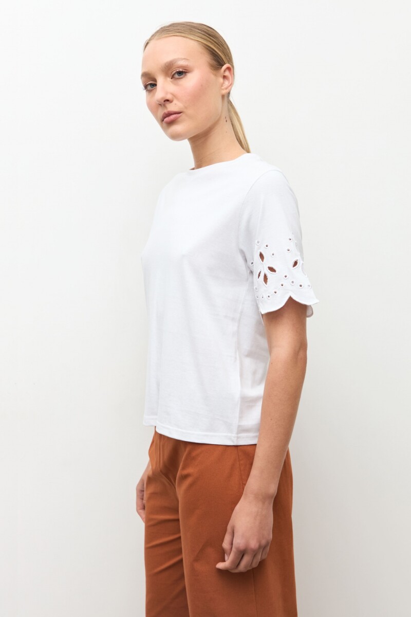Remera calado en mangas blanco