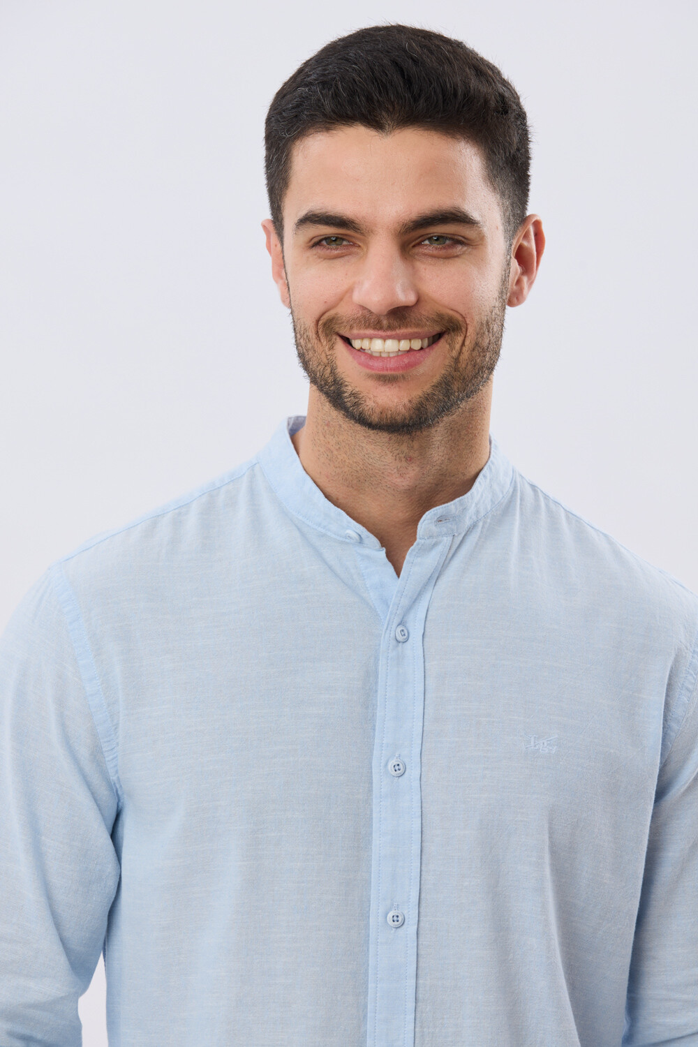 CAMISA LISA DE LINO CUELLO MAO Celeste