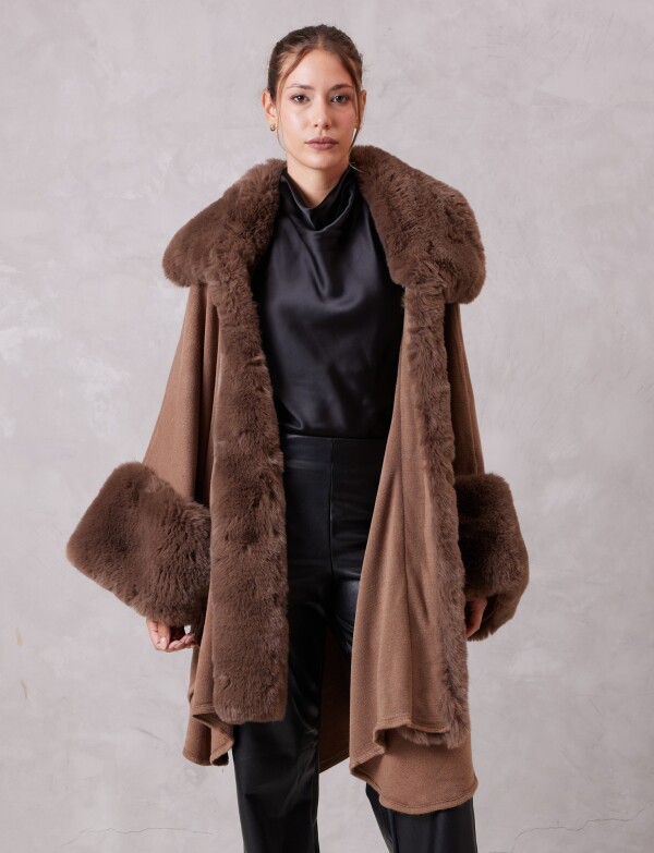 Ruana Aplique Simil Piel TOSTADO