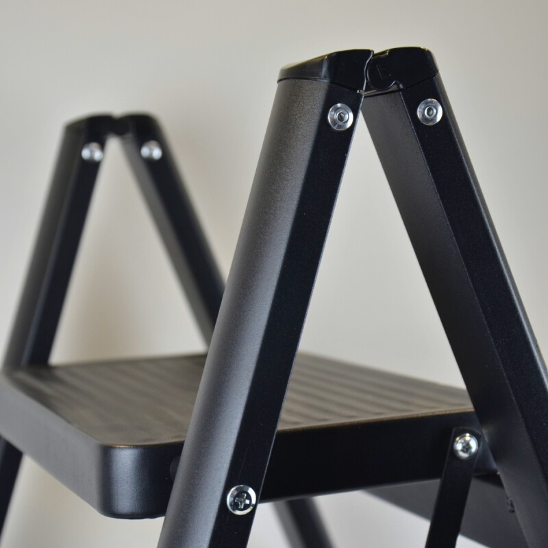 Escalera de 2 niveles metal 39x45x54cm negro NEGRO