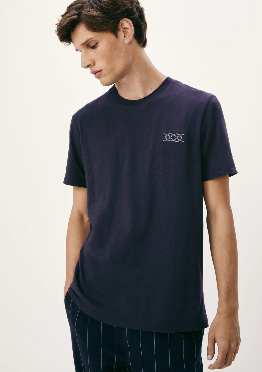 CAMISETA CON ESTAMPA MODELO REGULAR - AZUL 