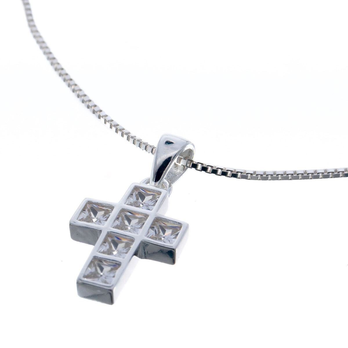 Conjunto de cadena de plata y cruz con circonias. 