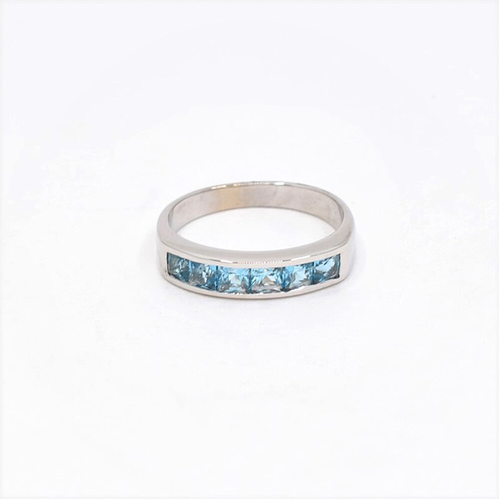 Anillo Medio Sin Fin En Oro Blanco 18K Y Topacios Anillo Medio Sin Fin En Oro Blanco 18K Y Topacios
