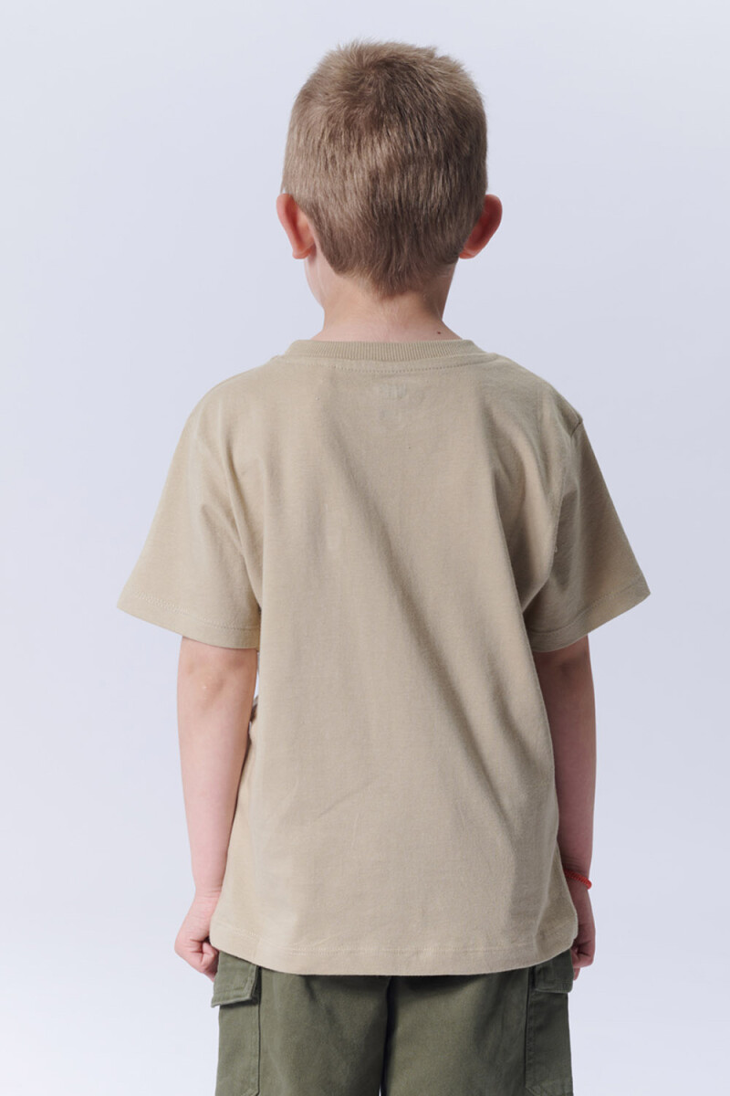 Remera con bolsillo contraste Tostado
