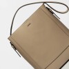 Cartera Al Hombro Akira en Efecto Cuero Liso Taupe