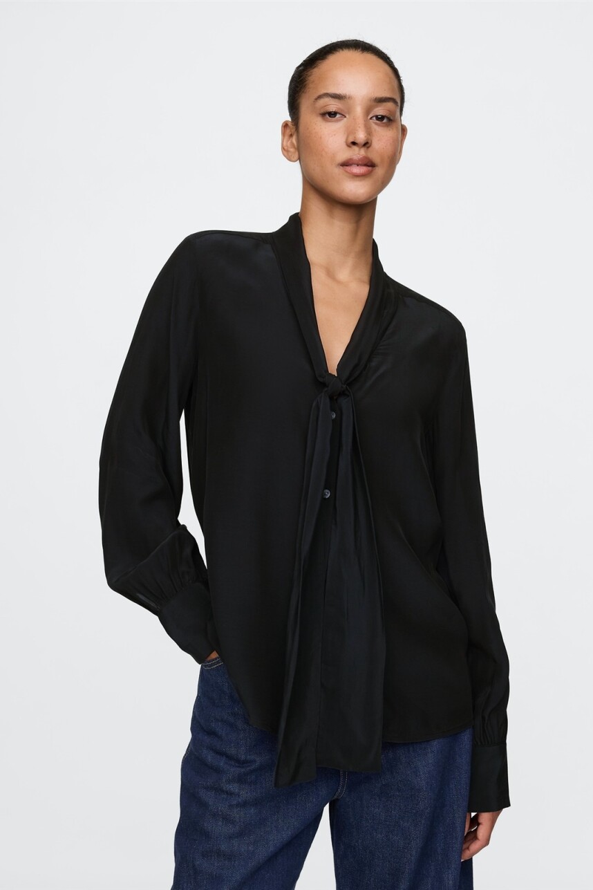 Blusa Con Moña Mujer True Black
