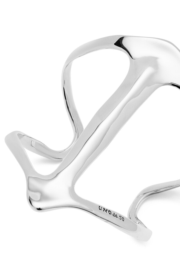 PULSERA RÍGIDA DE ALEACIÓN DE MATALES BAÑADO EN PLATA DE LEY ESTRUCTURA MANTARRAYA Pulsera