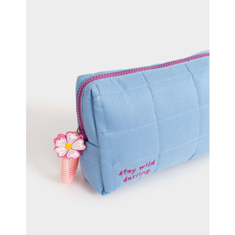 Cartuchera De Matelasé Con Strap Y Charm Azul Celeste