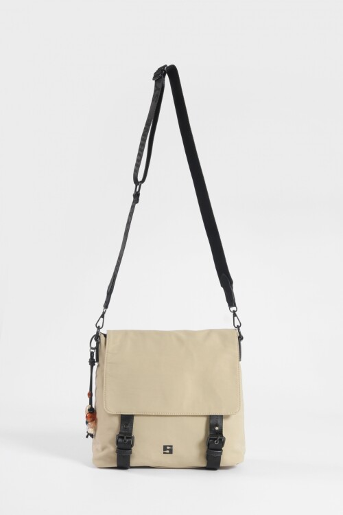Bandolera con tapa y hebillas beige