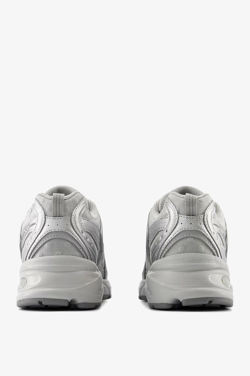 NB U530HFZ Plata