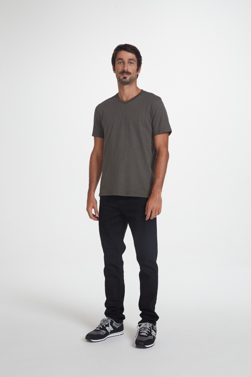 CAMISETA MM MASC - GRIS OSCURO 