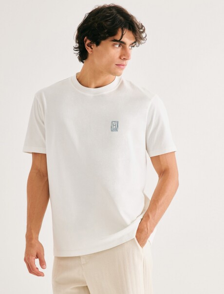 CAMISETA CON ESTAMPA MODELO REGULAR BLANCO