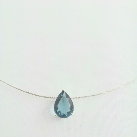 Conjunto de punto de luz con cadena en plata 925 y circonia de color. Conjunto de punto de luz con cadena en plata 925 y circonia de color.