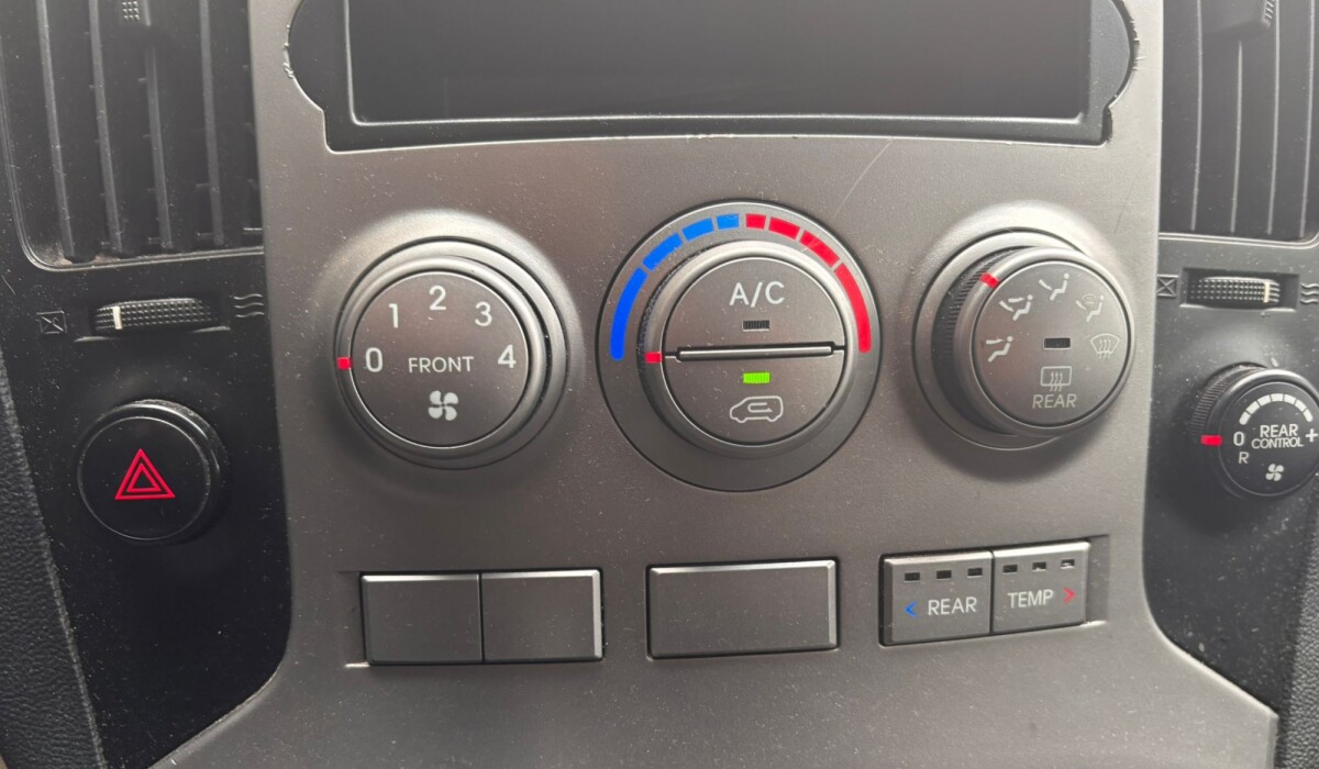 Hyundai H1 MiniBus 12 Plz GLS Diesel - 2014 Hyundai H1 MiniBus 12 Plz GLS Diesel - 2014