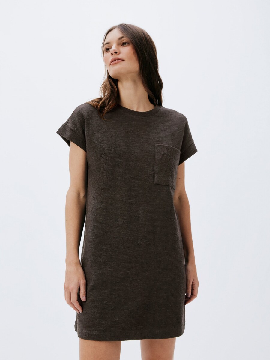 VESTIDO BÁSICO FEMENINO MANGA CORTA CON BOLSILLO - MARRÓN 