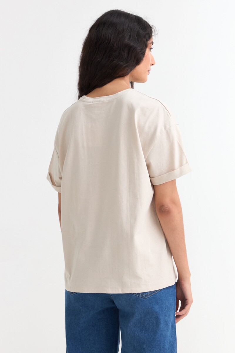 Remera m/c estampada colección Urbana CRUDO