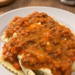 Ravioles de Verdura con Salsa Boloñesa