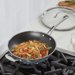 Cuisinart® FUSIONPLUS HYBRID ACERO INOXIDABLE 12" WOK CON TAPA Y HELPER MANGO N/A