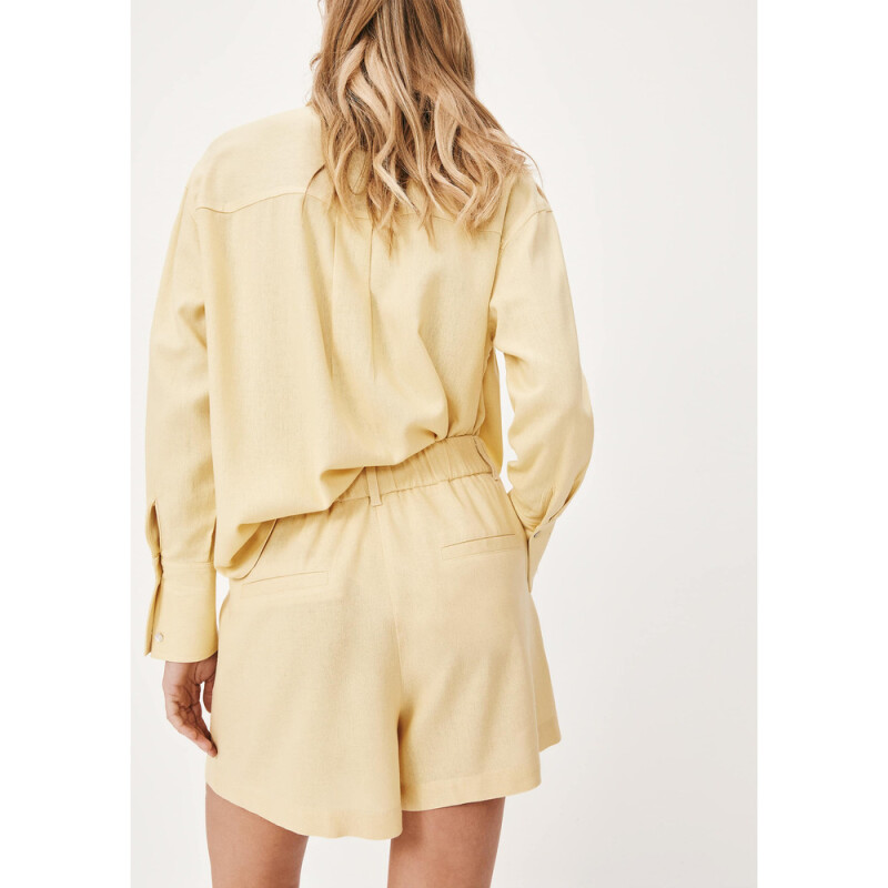 SHORTS FEM AMARELO CLARO