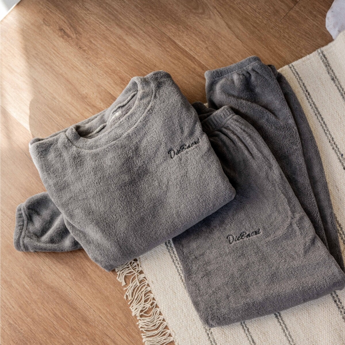 Pijama De Plush Gris 