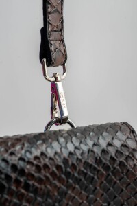 Cartera Snake Texturada Marron