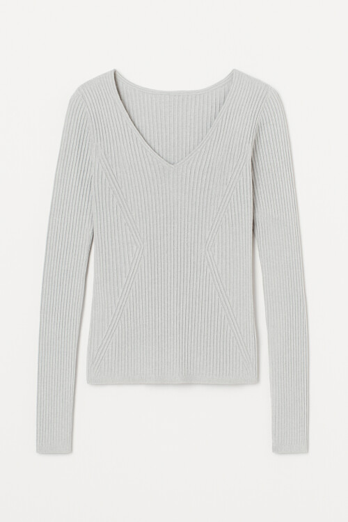 Sweater escote corazón GRIS