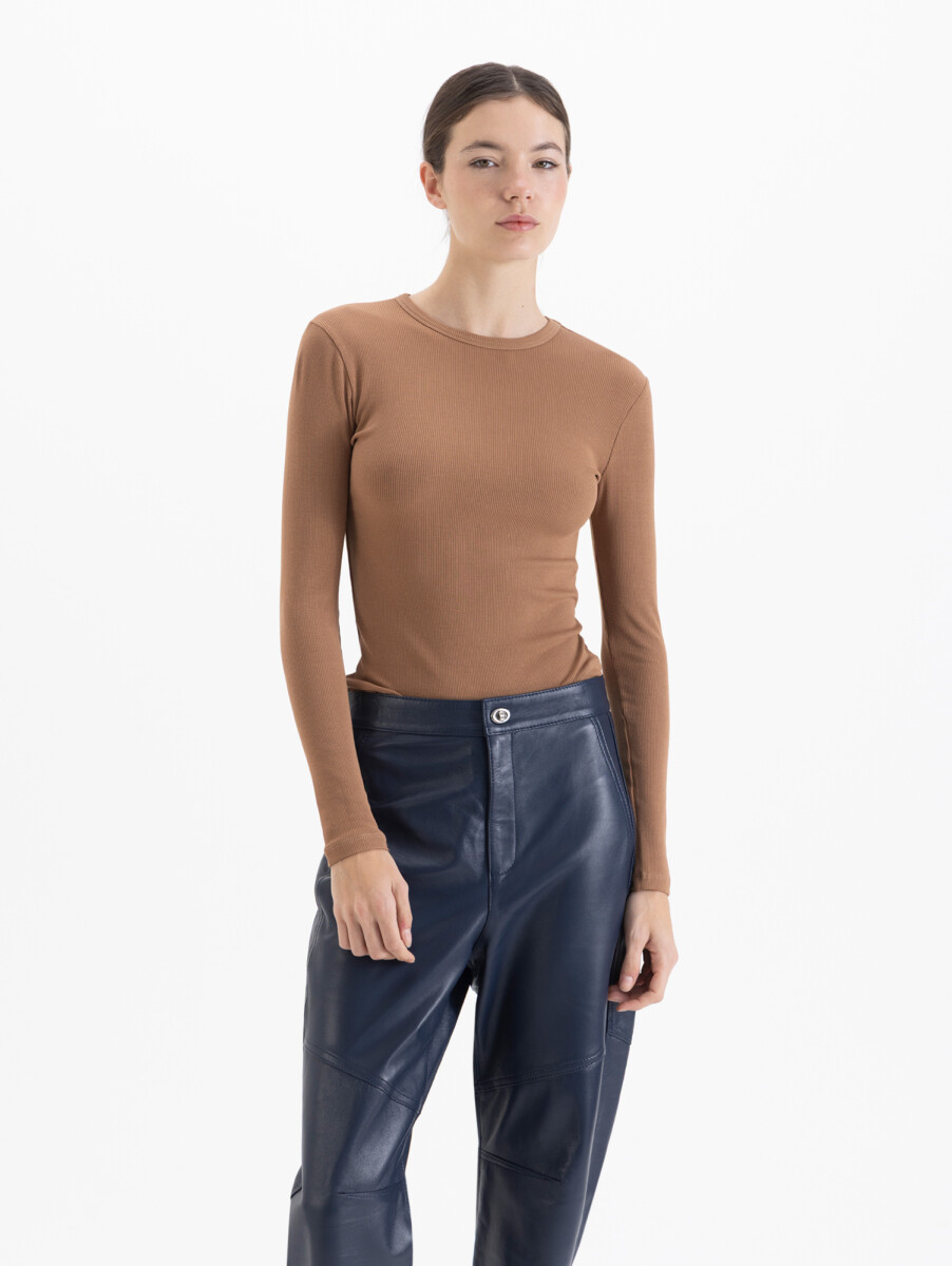 REMERA KENDALL 