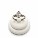 Anillo con Zirconia central modelo gota Anillo con Zirconia central modelo gota