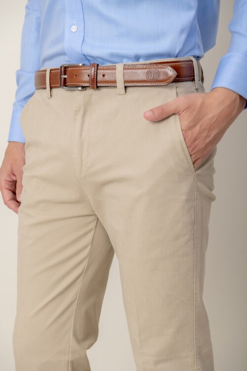 Pantalón gabardina classic fit Beige